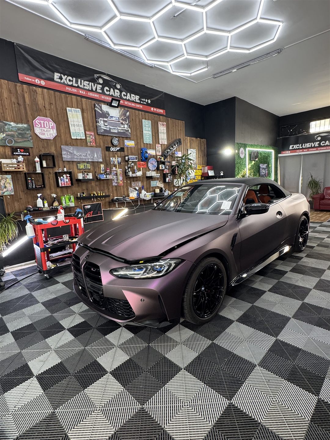 Ματ μωβ BMW M4 Competition cabrio wrap στη Λεμεσό