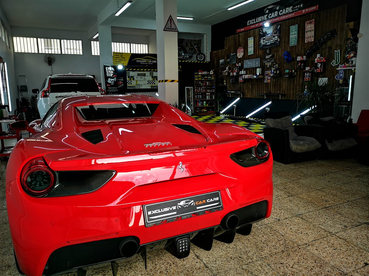 Κόκκινη Ferrari 488 Spider με detailing στη Λεμεσό