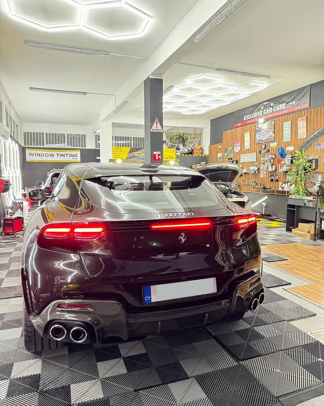 Μαύρη Ferrari Purosangue με PPF στη Λεμεσό
