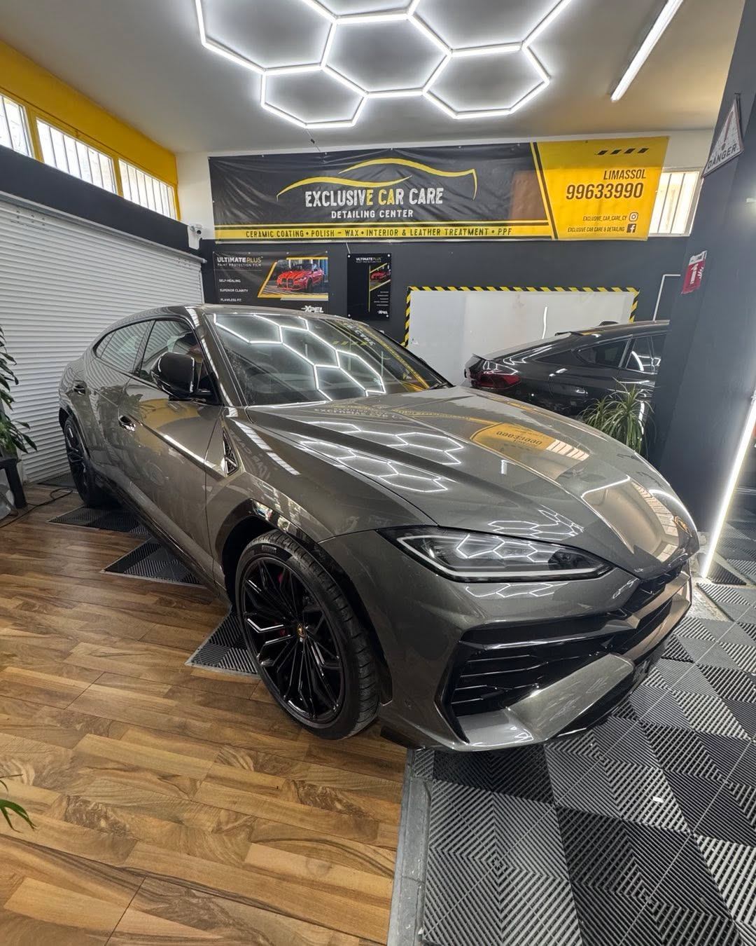 Γκρι Lamborghini Urus με PPF στη Λεμεσό