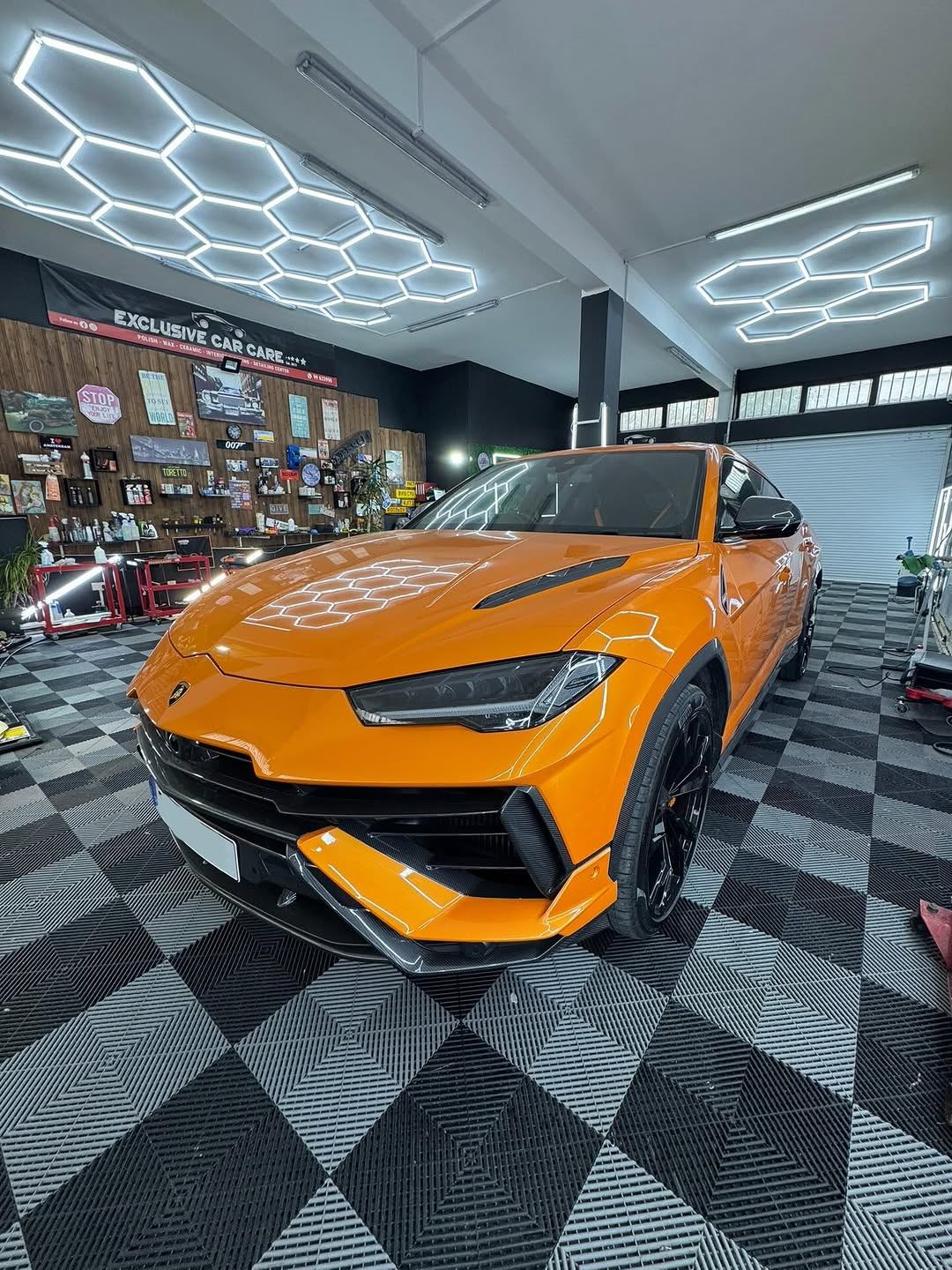 Πορτοκαλί Lamborghini Urus στη Λεμεσό