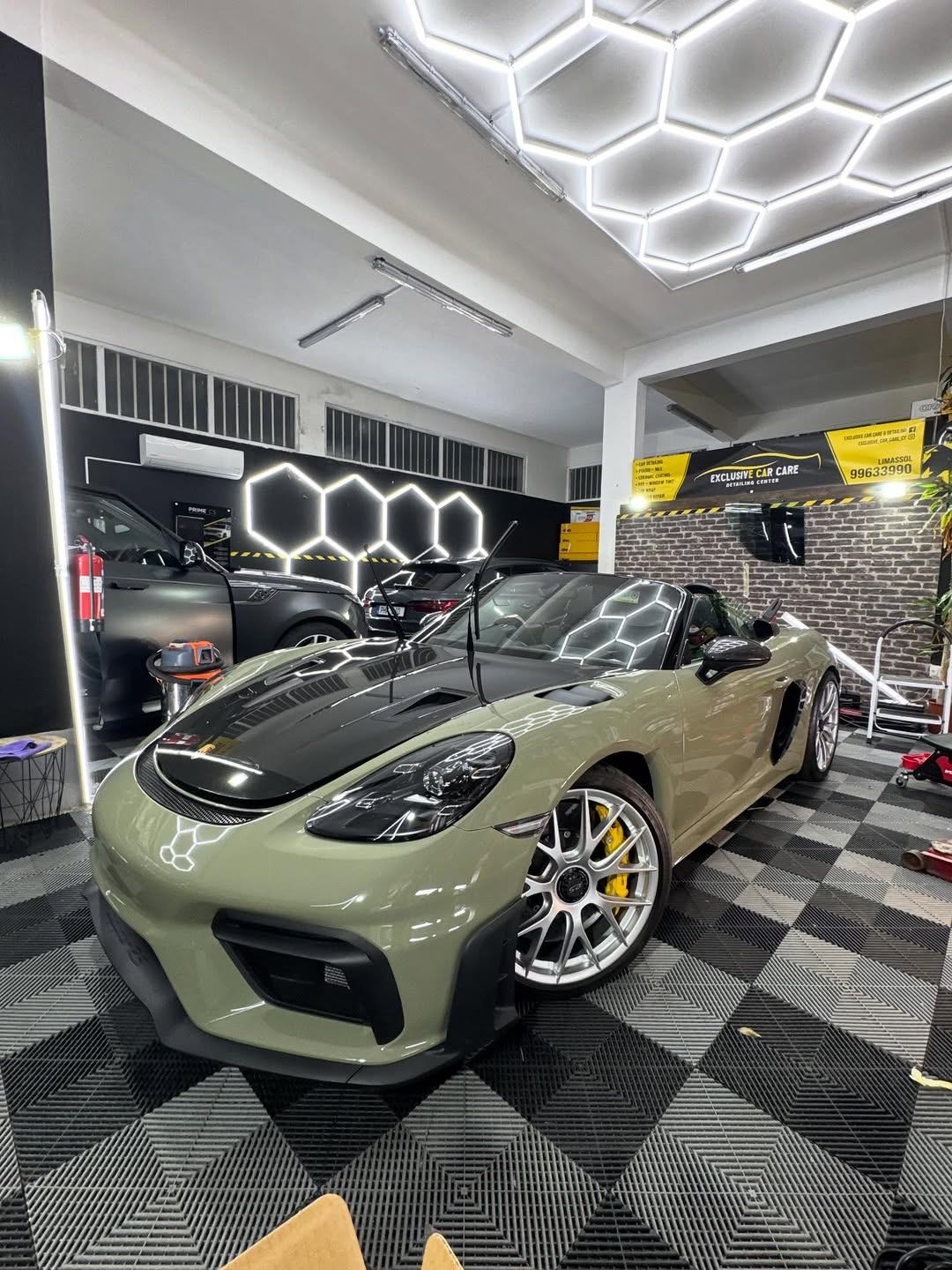 Πράσινη Porsche 718 Spyder colour PPF στη Λεμεσό