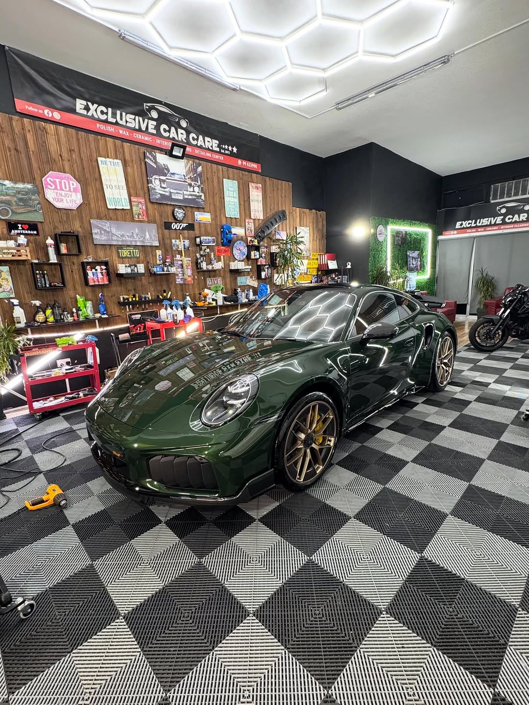 Πράσινη Porsche 911 Turbo S με PPF στη Λεμεσό