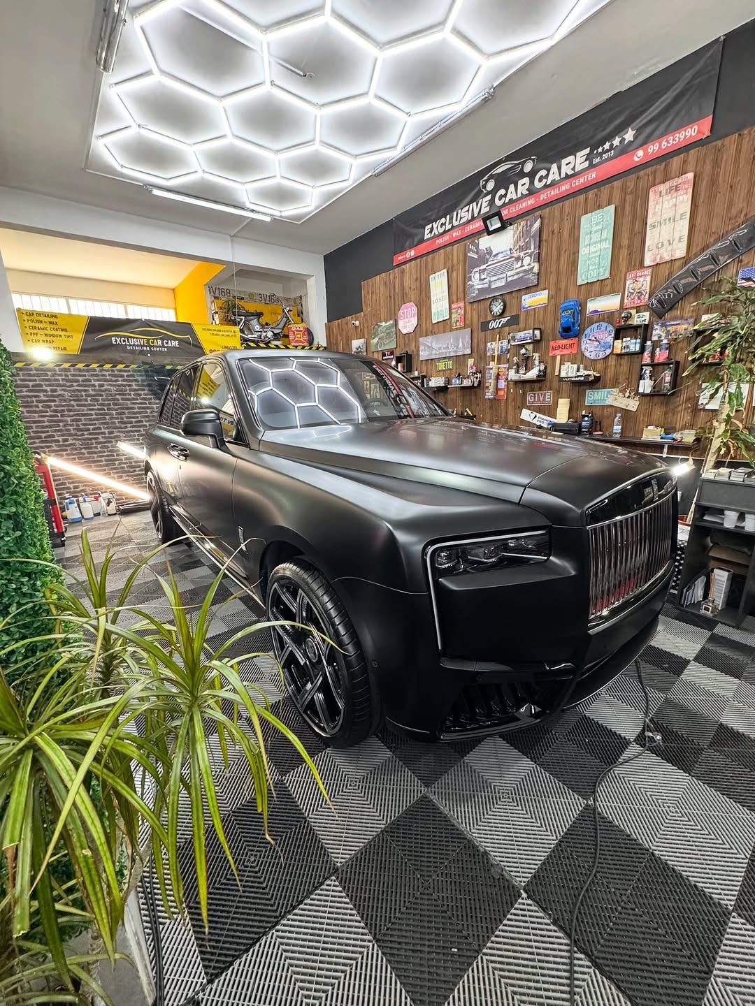 Ματ μαύρο Rolls-Royce Cullinan Black Badge με PPF στη Λεμεσό